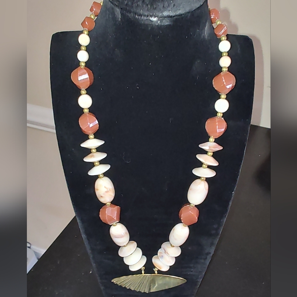 Vintage Statement polished stone, acrylic and metal necklace - Picture 7 of 7